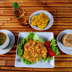 Bagre en salsa de camarones
