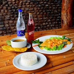 Sierra en salsa de camarones